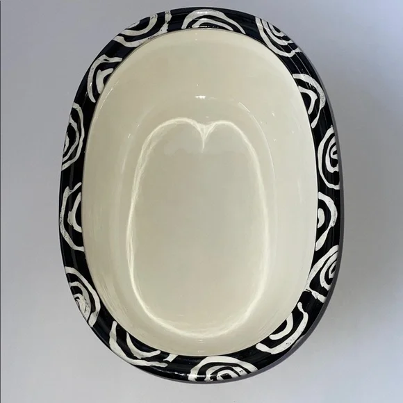 Droll Designs Colorful Ceramic Casserole Dish with Lid - Picture 5 of 6